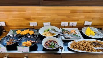 Petit déjeuner buffet servi tous les jours en supplément