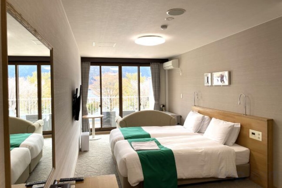 Standard Twin Room With Lake View