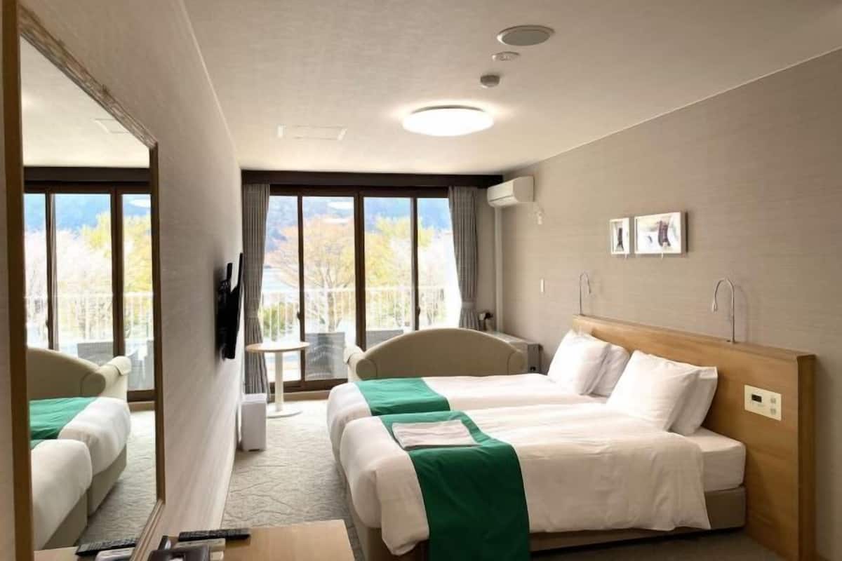 In-room safe, desk, soundproofing, free WiFi