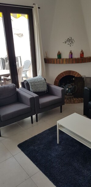 Smart-TV, peis og DVD-spiller