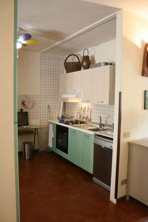 Villa, 4 habitaciones | Cocina privada | Refrigerador con congelador, horno, parrilla de estufa y lavavajillas 
