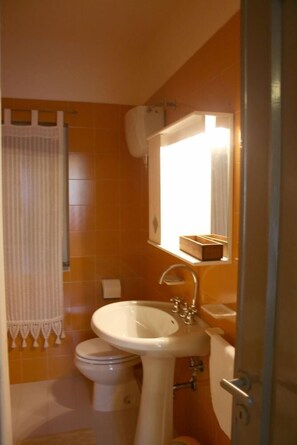 Vila, 4 quartos | Banheiro | Chuveiro, secador de cabelo, bidê, toalhas de banho