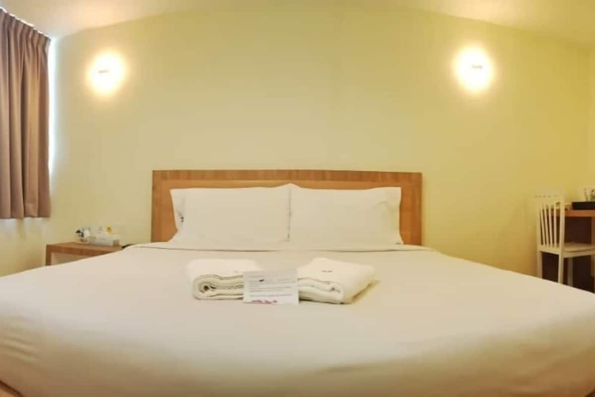 Deluxe Super King | 1 bedroom, desk, iron/ironing board, free WiFi