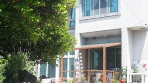Pintu masuk properti