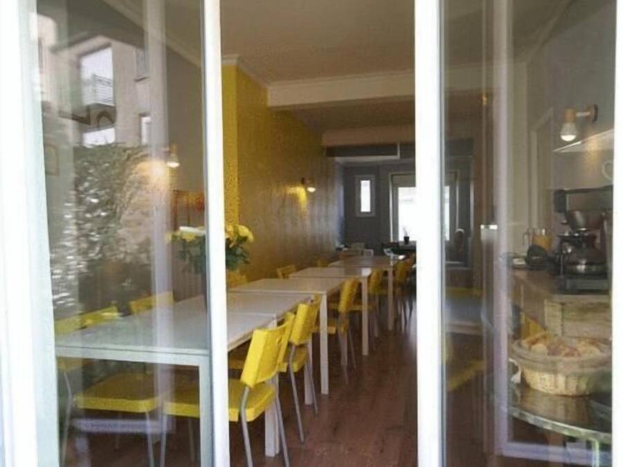 Frukostbuffé varje dag (EUR 7.50 per person)