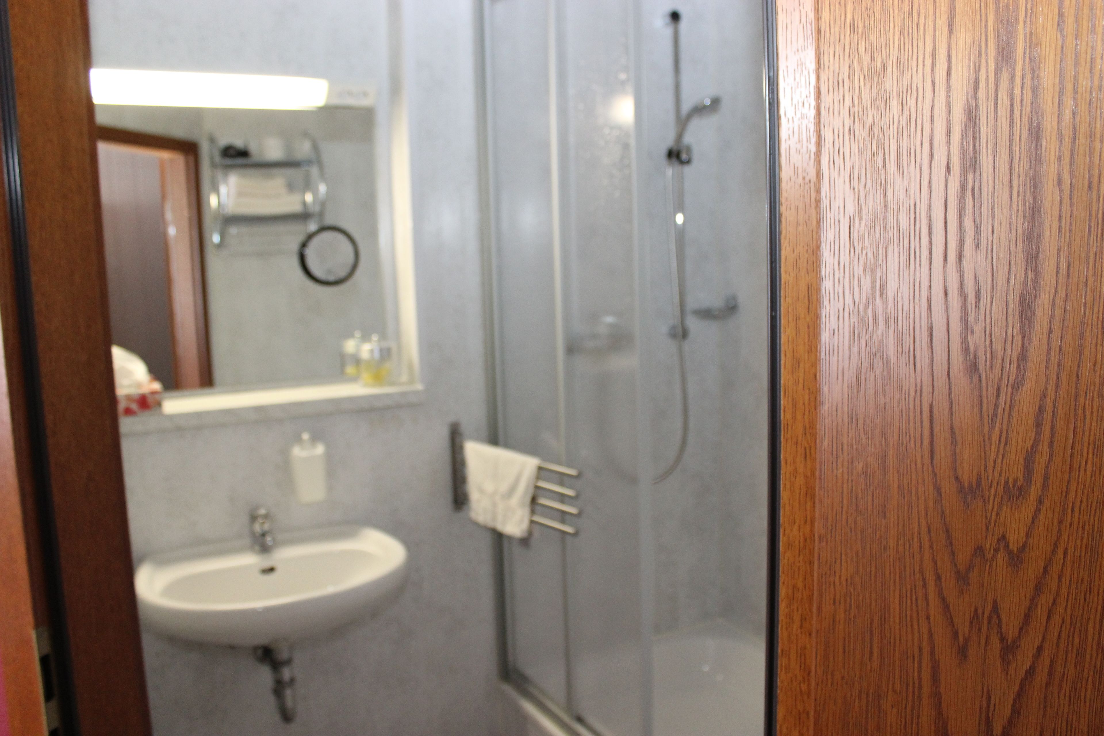 basic twin room, 1 single bed, non smoking | room amenity