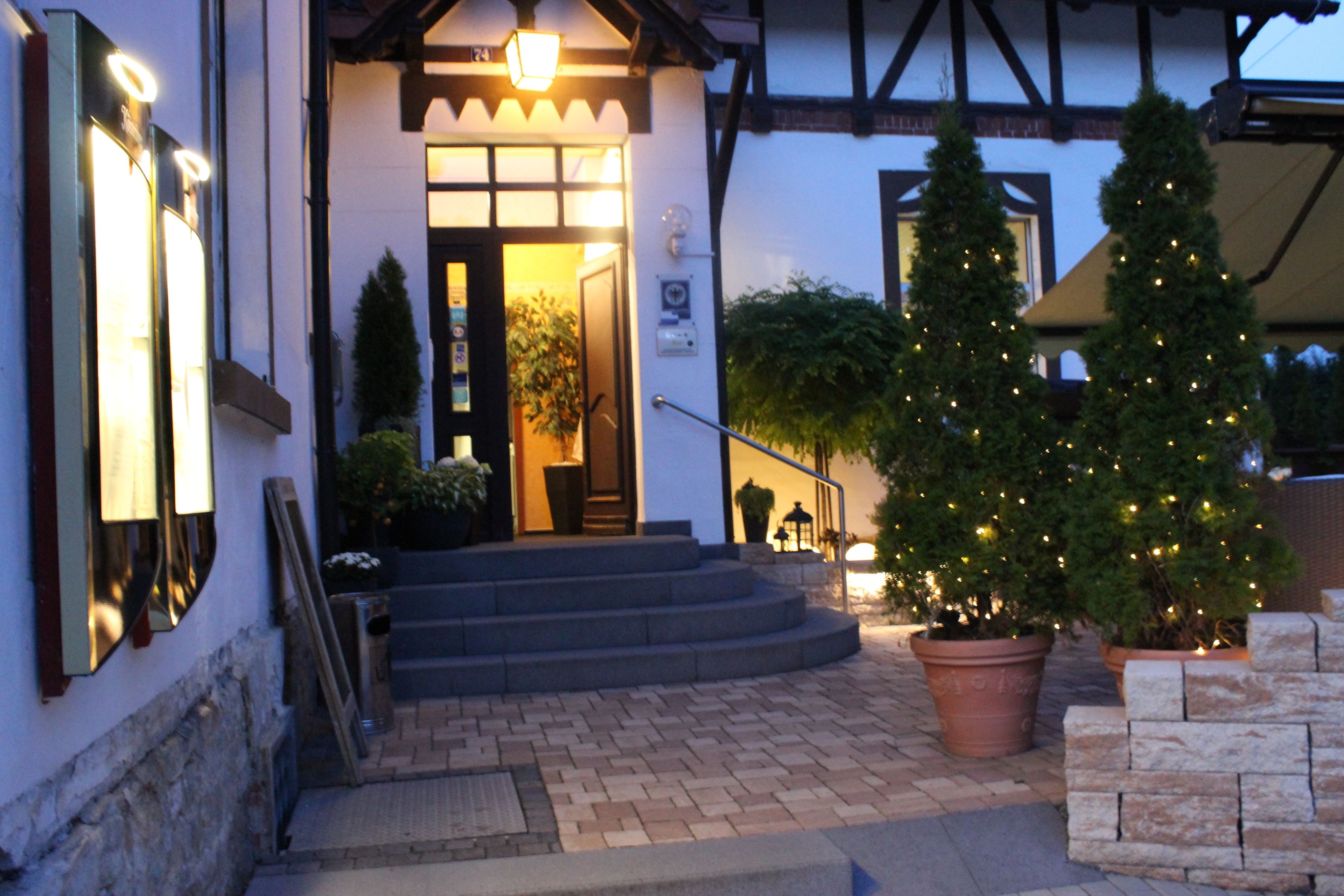 Habitación básica con 2 camas individuales, 1 cama individual, no fumadores | Fachada del alojamiento