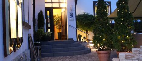 Habitación básica con 2 camas individuales, 1 cama individual, no fumadores | Fachada del alojamiento