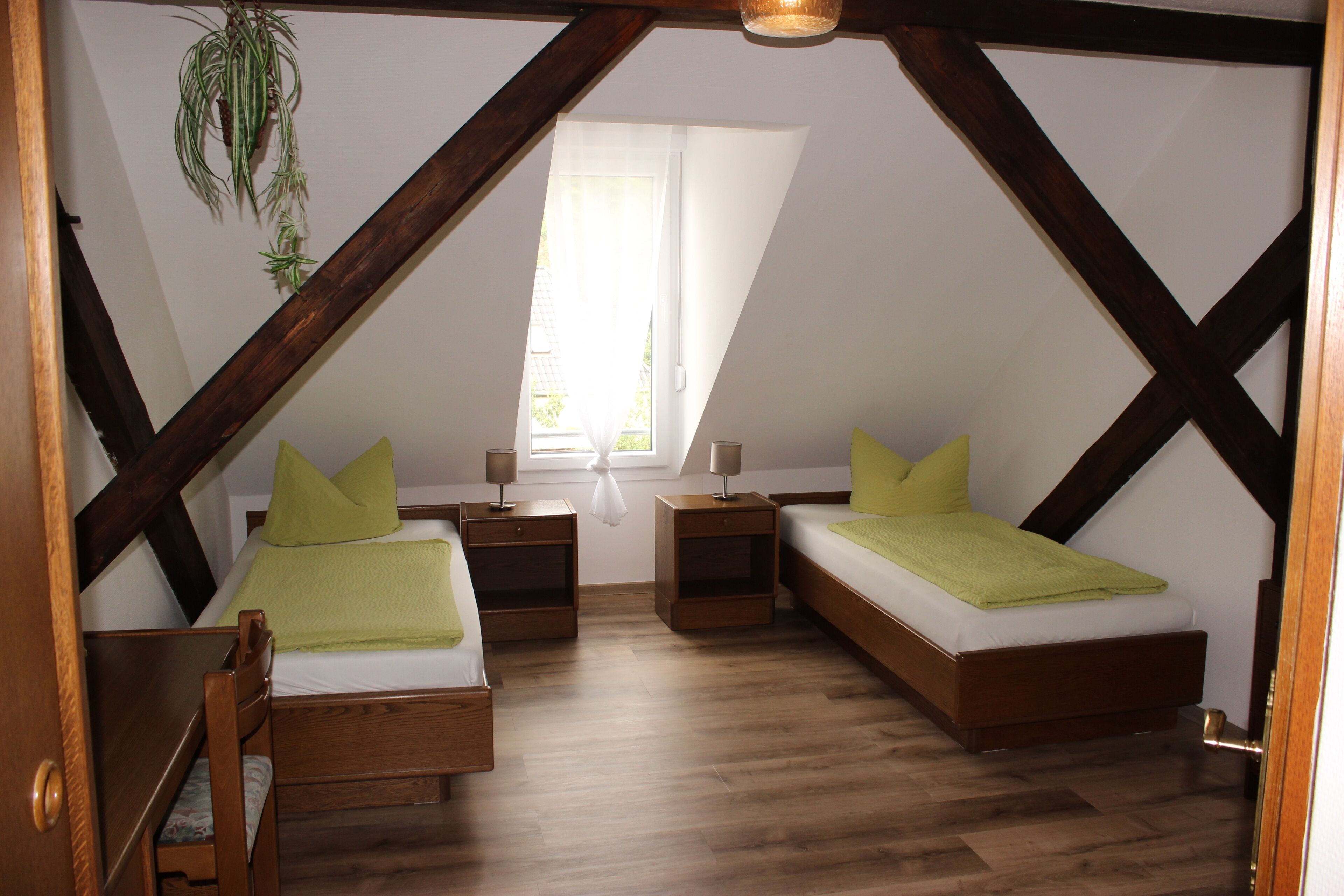 basic twin room, 1 single bed, non smoking | desk, free wifi, bed sheets