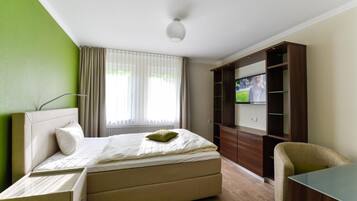 Schreibtisch, Verdunkelungsvorhänge, schallisolierte Zimmer