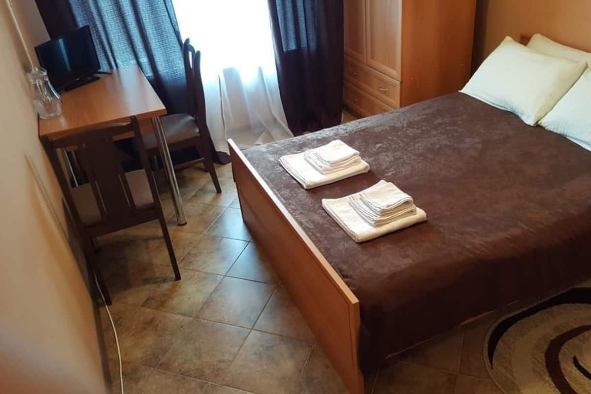 Double Room | Desk, blackout drapes, soundproofing, iron/ironing board