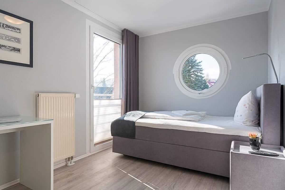 Desk, WiFi (free), bed sheets