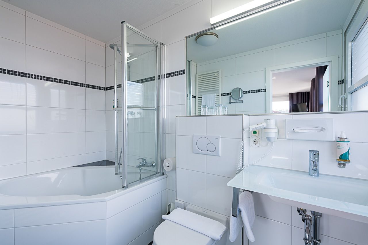 economy double room | bathroom | free toiletries, hair dryer, towels