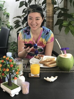 Free daily continental breakfast