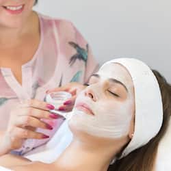 Soins corporels, enveloppements corporels, soins du visage