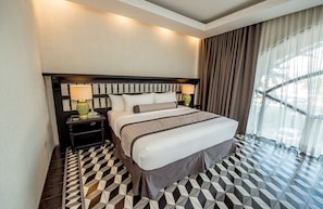 Suite King | In-room safe, desk, soundproofing, iron/ironing board