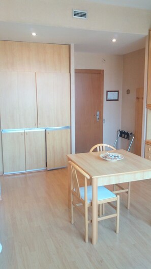 Double or Twin Room | Living area