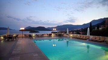 Outdoor pool, pool umbrellas, pool loungers