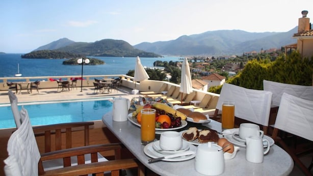 Studio, vue sur la mer | Repas dans la chambre