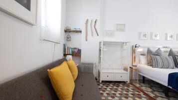 Een strijkplank/strijkijzer, gratis wifi, beddengoed