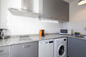 Fridge, microwave, dishwasher, coffee/tea maker