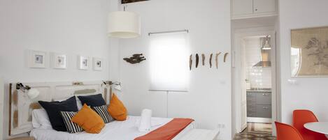 Iron/ironing board, free WiFi, bed sheets