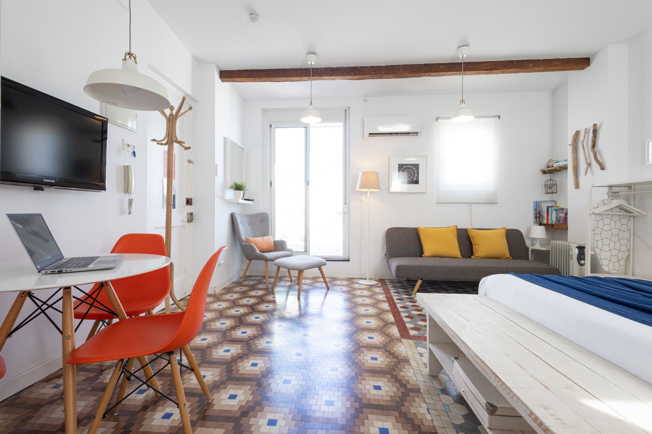 Fer et planche à repasser, Wi-Fi gratuit, draps fournis