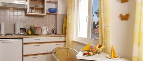 Fridge, highchair
