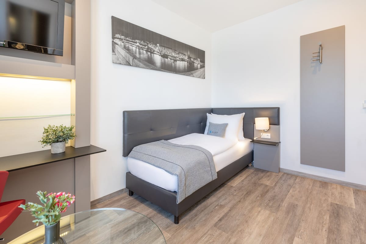 1 bedroom, hypo-allergenic bedding, in-room safe, desk