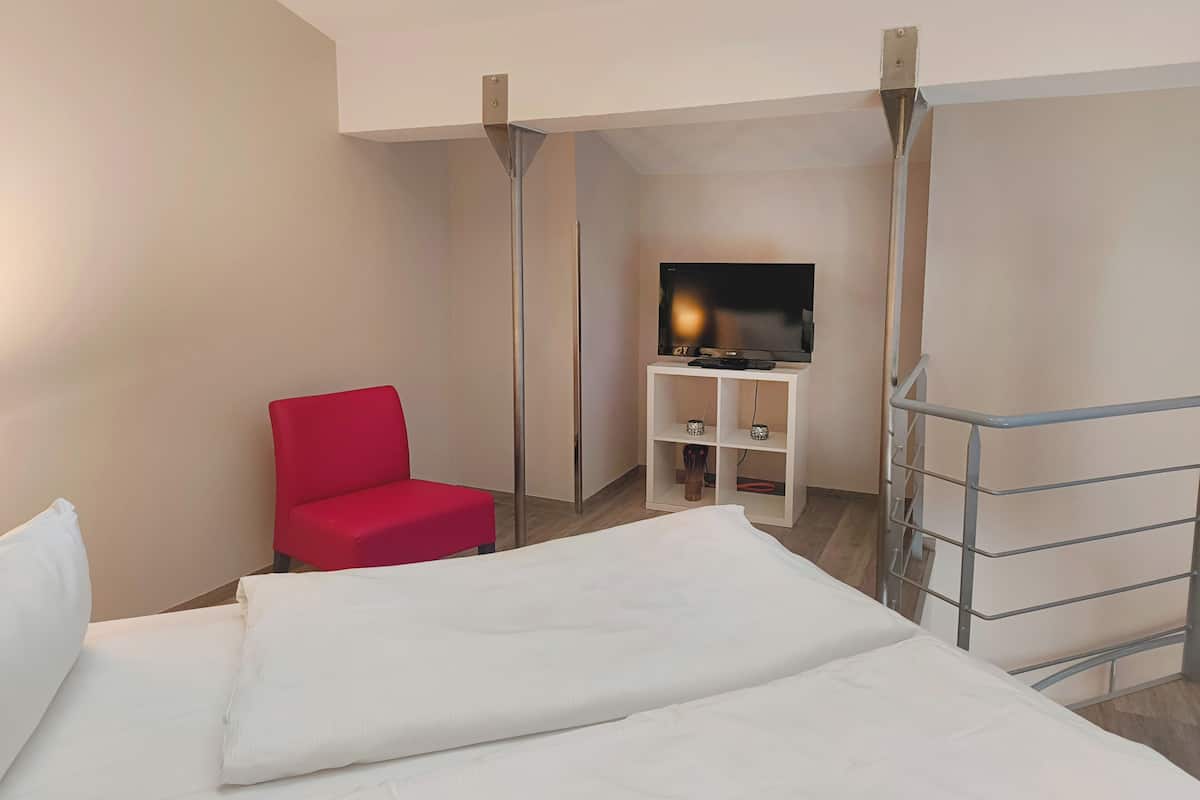 Loft, 1 Bedroom (Living Area) | Hypo-allergenic bedding, in-room safe, desk, soundproofing