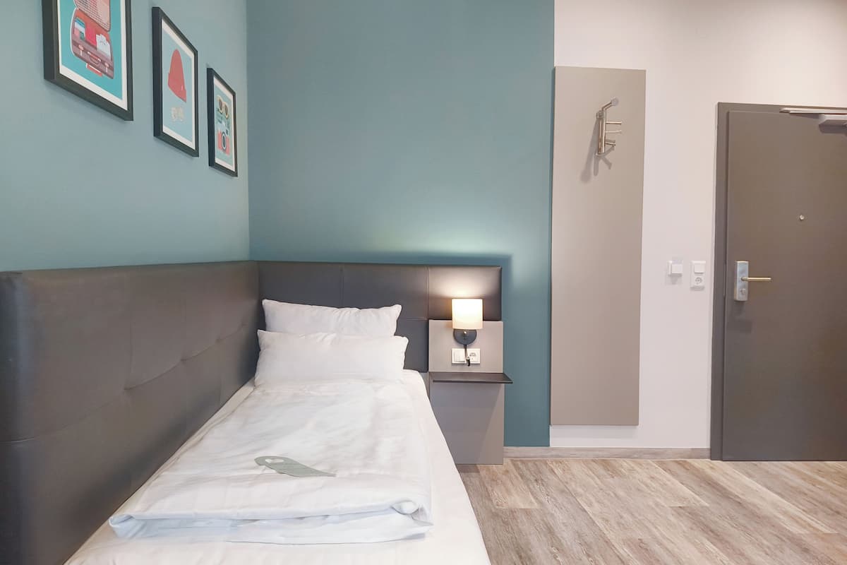 Room, 2 Twin Beds (Cosy) | Hypo-allergenic bedding, in-room safe, desk, soundproofing