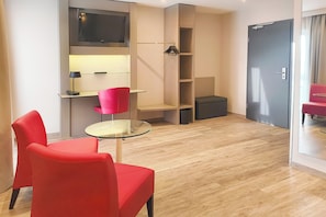 Hypo-allergenic bedding, in-room safe, desk, soundproofing - Garner Hotel Stuhr Bremen A1 by IHG (Stuhr)