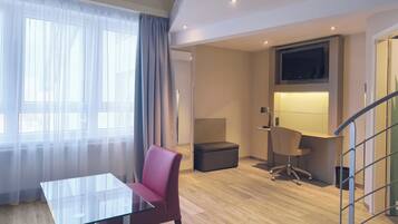 Family Loft, 1 Bedroom (Living Area) | Hypo-allergenic bedding, in-room safe, desk, soundproofing