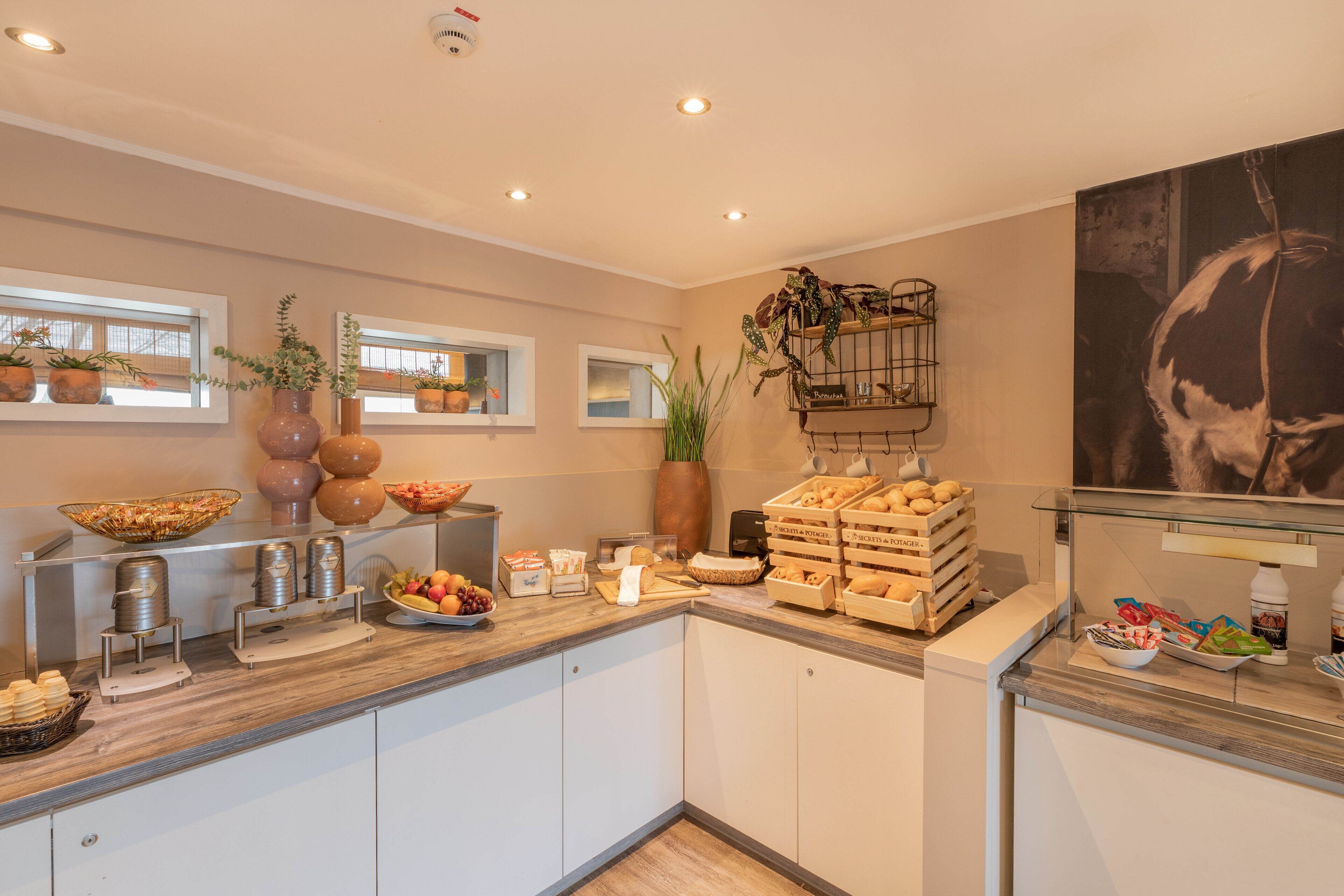 daily buffet breakfast (eur 16 per person)