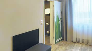 Habitación, 2 camas individuales (Cosy) | Ropa de cama hipoalergénica y caja de seguridad en la habitación