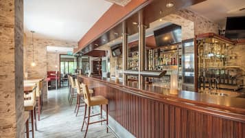 Bar (trong khuôn viên)