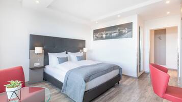 Allergikerbettwaren, Zimmersafe, Schreibtisch, schallisolierte Zimmer