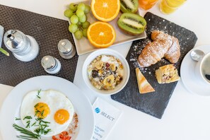 Café da manhã com buffet todos os dias (EUR 16 por pessoa)