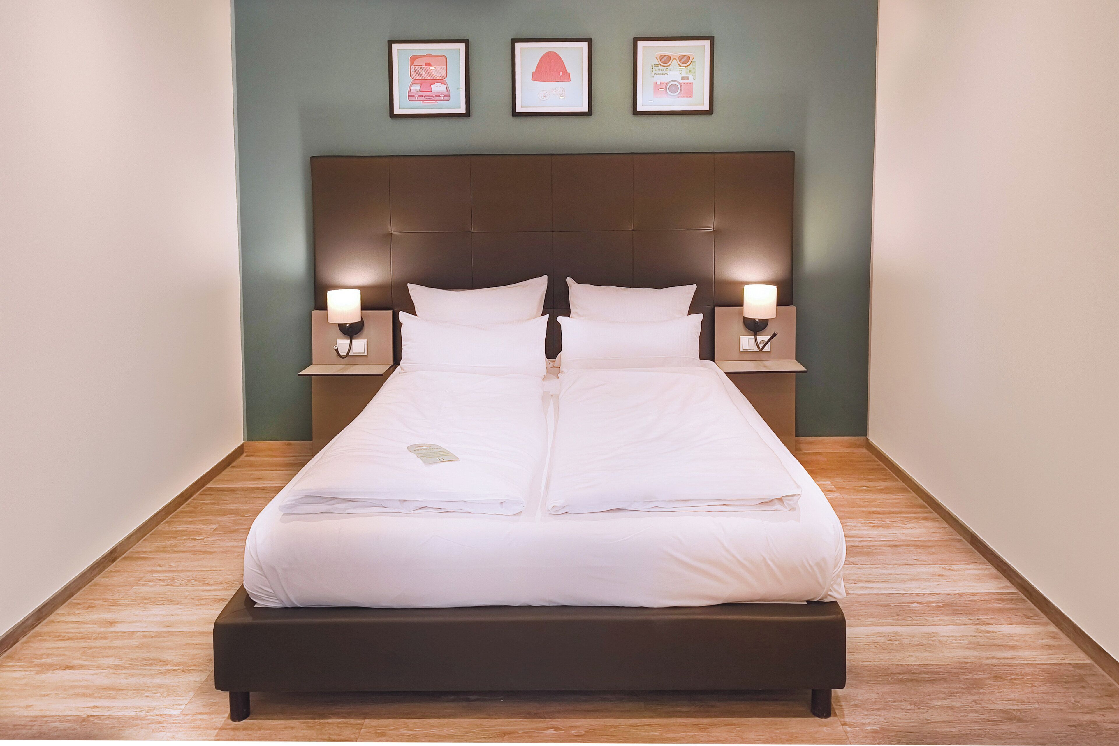 Hypo-allergenic bedding, in-room safe, desk, soundproofing