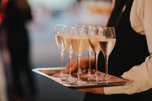 Bar (on property) - Garner Hotel Stuhr Bremen A1 by IHG (Stuhr)