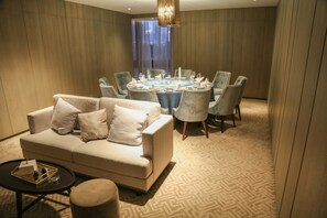 Family dining - Crystal Island Hotel (Xi'an)