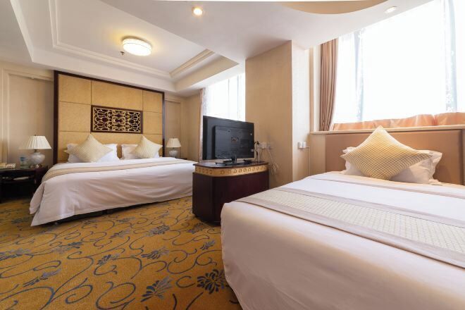 Skrivebord, blendingsgardiner og wi-fi (inkludert)