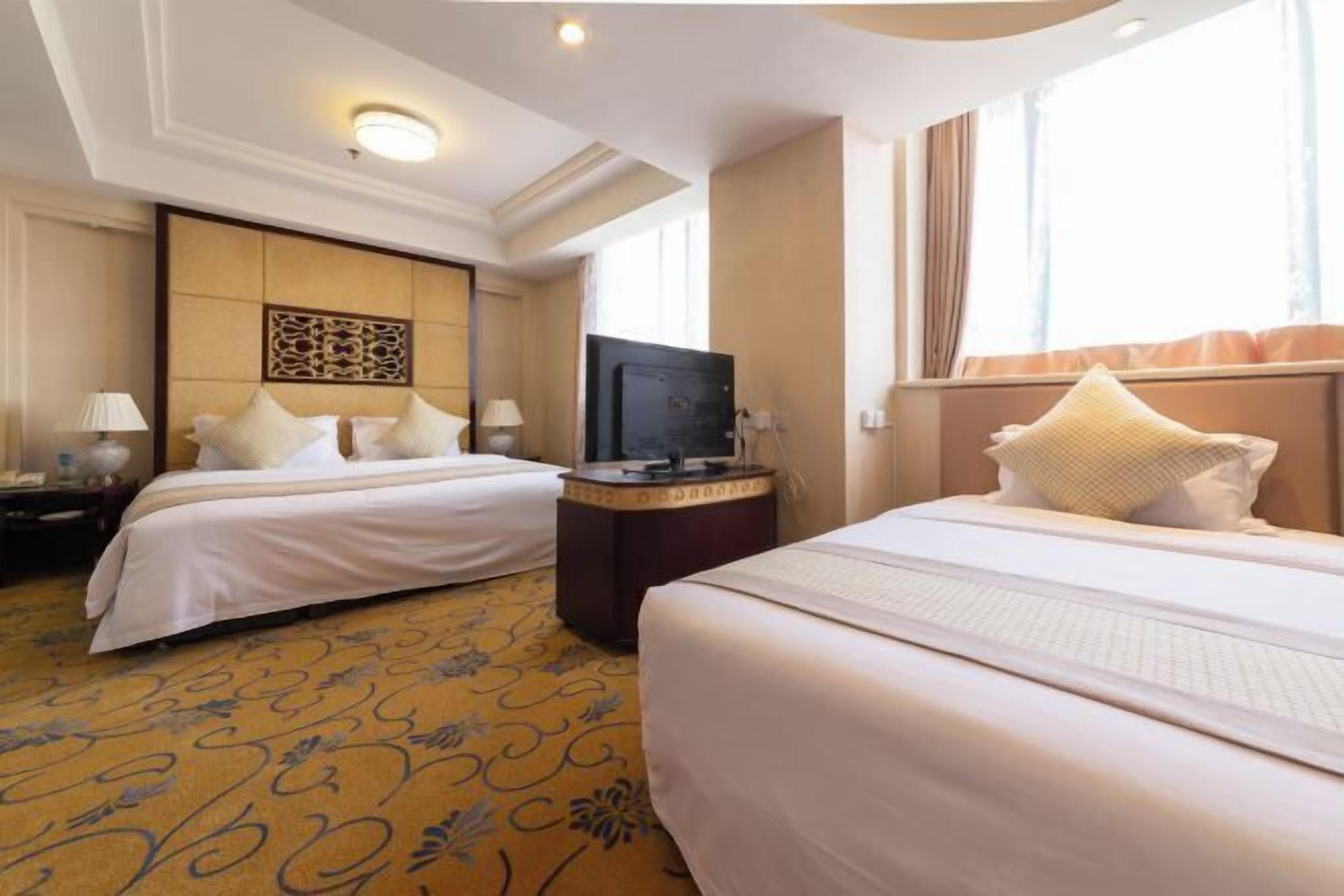 办公桌、遮光窗帘、免费 WiFi