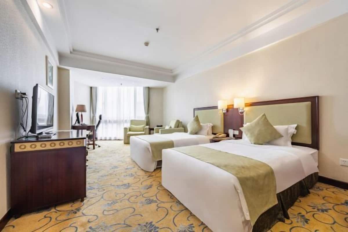 Escritorio, cortinas blackout y wifi gratis