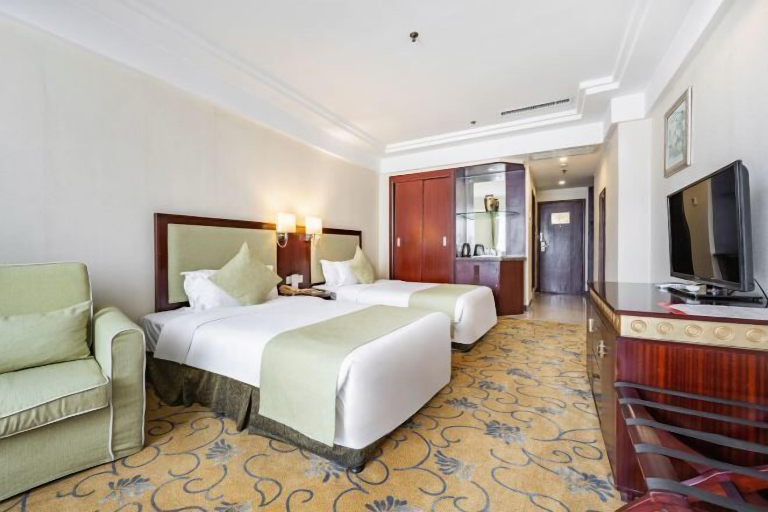 Schreibtisch, Verdunkelungsvorhänge, kostenloses WLAN