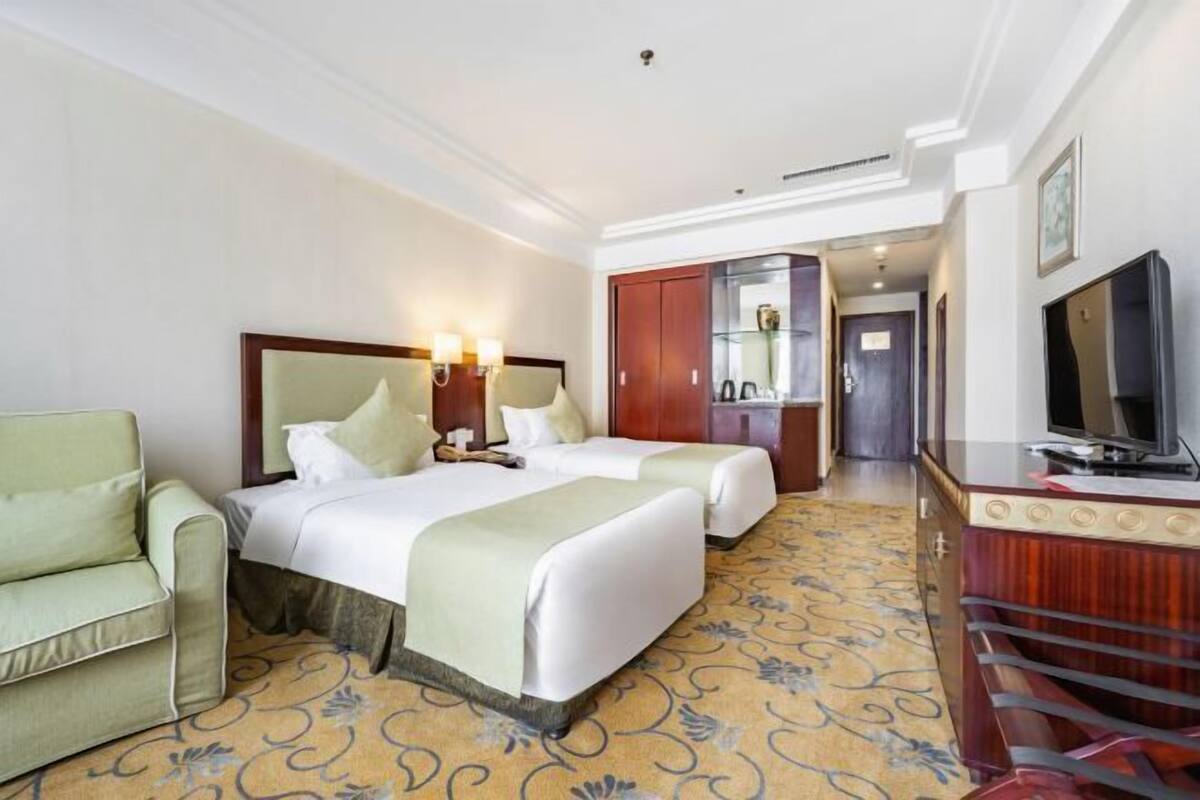 Schreibtisch, Verdunkelungsvorhänge, kostenloses WLAN