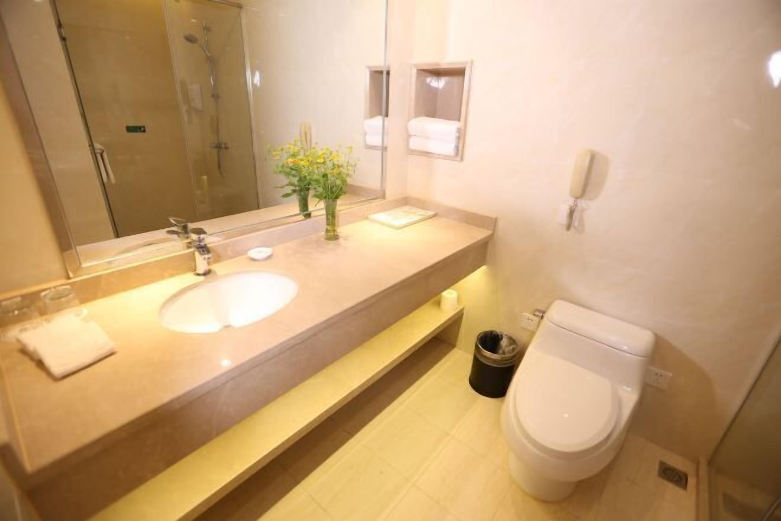 Schreibtisch, Verdunkelungsvorhänge, kostenloses WLAN