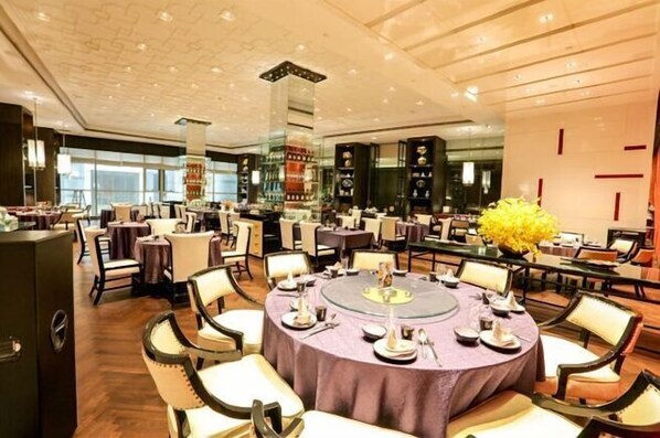 2 Restaurants, Frühstück, Mittagessen, Abendessen, internationale Küche