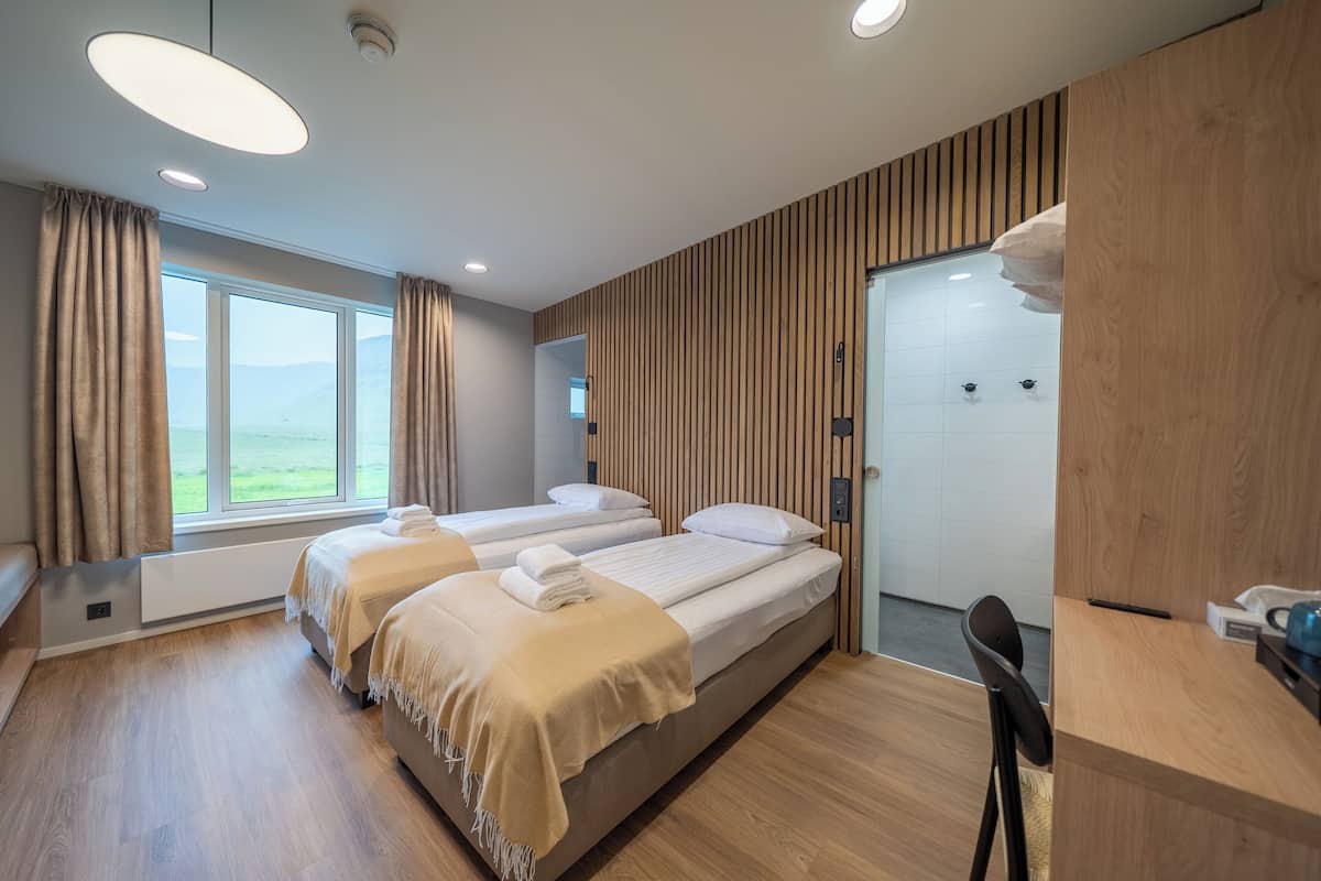 desk, free wifi, bed sheets, wheelchair access