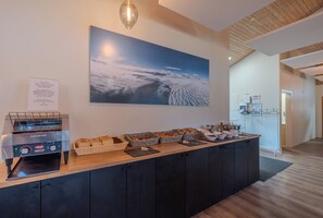 Free daily continental breakfast  - Adventure Hotel Geirland (Kirkjubaejarklaustur)